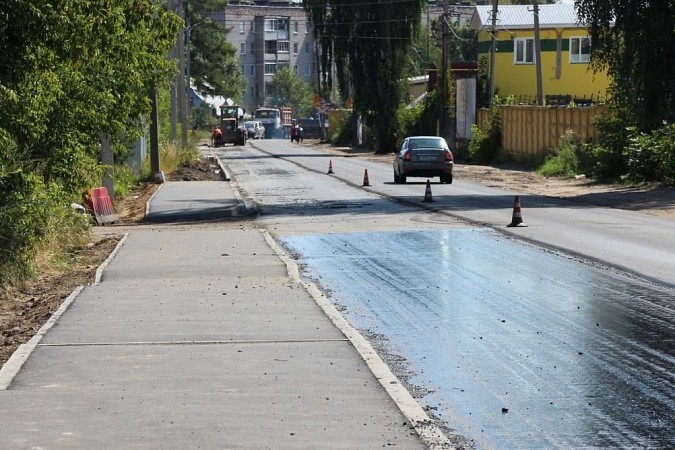 На улицах Наволокской и Желябова прокладывают новый тротуар фото 3