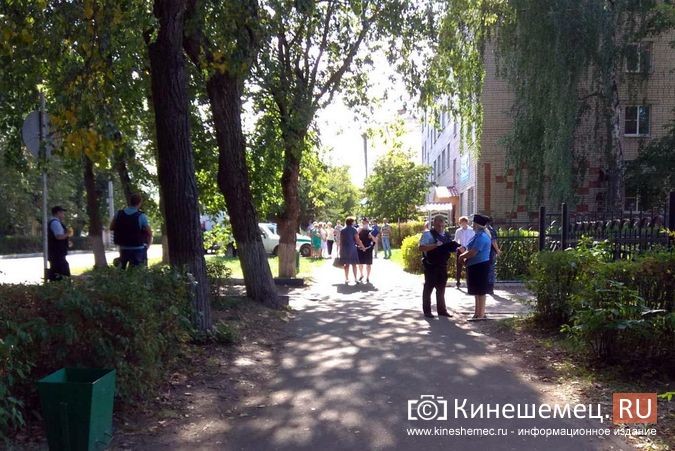 Кинешемский суд оцеплен сотрудниками полиции в бронежилетах фото 8