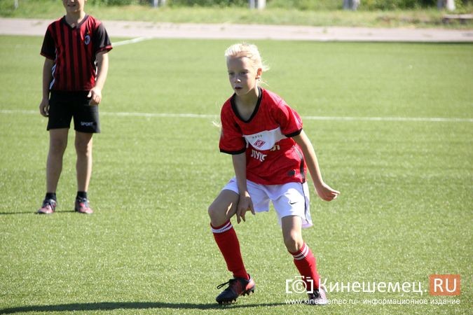 Юная кинешемка Катя Смирнова на равных играет с мальчишками в футбол за «Волжанин» фото 3