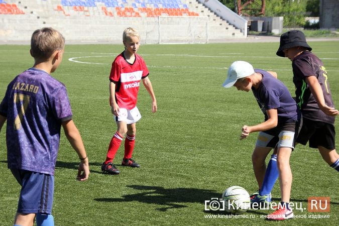 Юная кинешемка Катя Смирнова на равных играет с мальчишками в футбол за «Волжанин» фото 9