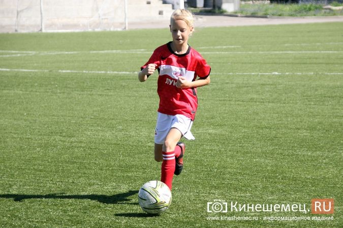 Юная кинешемка Катя Смирнова на равных играет с мальчишками в футбол за «Волжанин» фото 12