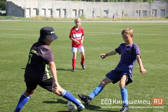 Юная кинешемка Катя Смирнова на равных играет с мальчишками в футбол за «Волжанин» фото 8