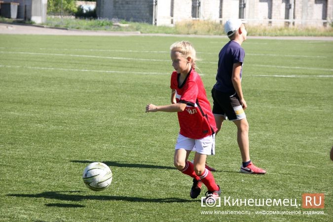 Юная кинешемка Катя Смирнова на равных играет с мальчишками в футбол за «Волжанин» фото 6