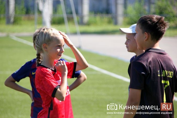 Юная кинешемка Катя Смирнова на равных играет с мальчишками в футбол за «Волжанин» фото 2