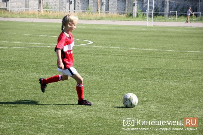 Юная кинешемка Катя Смирнова на равных играет с мальчишками в футбол за «Волжанин» фото 10