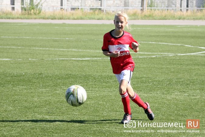 Юная кинешемка Катя Смирнова на равных играет с мальчишками в футбол за «Волжанин» фото 11