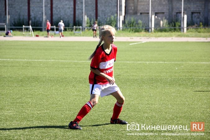 Юная кинешемка Катя Смирнова на равных играет с мальчишками в футбол за «Волжанин» фото 4