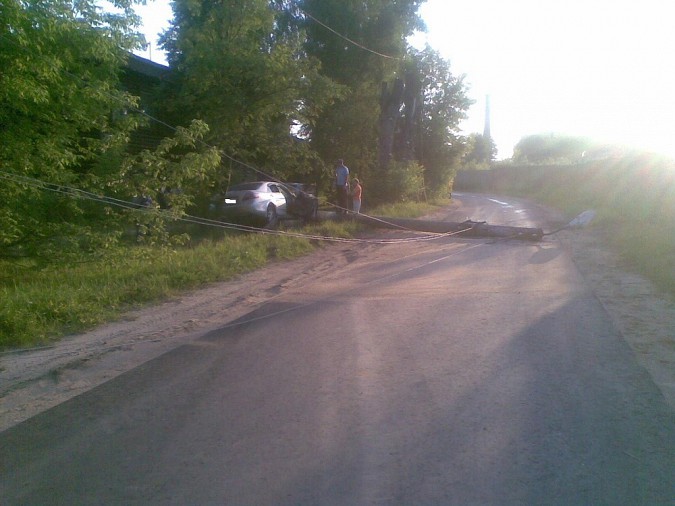 В Кинешемском районе автомобилистка врезалась в столб фото 3