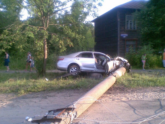 В Кинешемском районе автомобилистка врезалась в столб фото 2