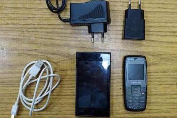 За забор кинешемской колонии пытались перебросить 2 мобильных телефона фото 2