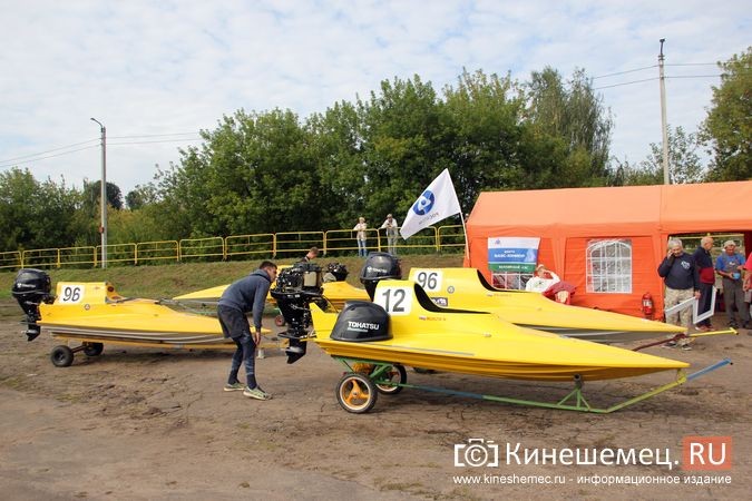 У Кузнецкого моста все готово к началу соревнований по водно-моторному спорту фото 17