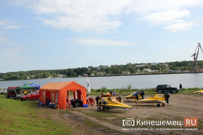 У Кузнецкого моста все готово к началу соревнований по водно-моторному спорту фото 25