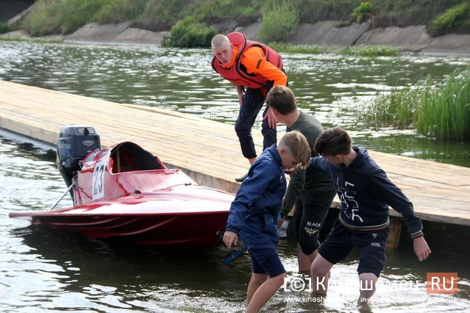 У Кузнецкого моста все готово к началу соревнований по водно-моторному спорту фото 4