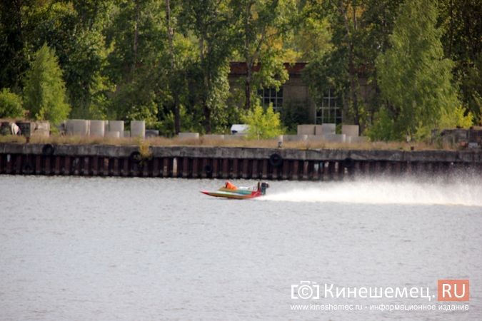 У Кузнецкого моста все готово к началу соревнований по водно-моторному спорту фото 19