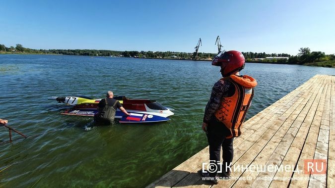Удивительной победой кинешемского гонщика завершился 1-й день Кубка ДОСААФ по водно-моторному спорту фото 13
