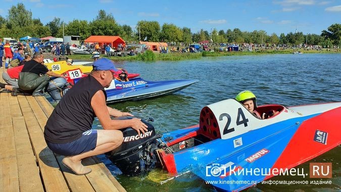Удивительной победой кинешемского гонщика завершился 1-й день Кубка ДОСААФ по водно-моторному спорту фото 2