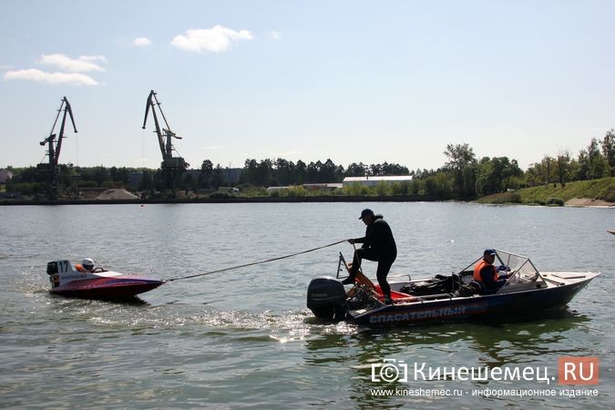Самые яркие моменты водно-моторных соревнований в Кинешме фото 41