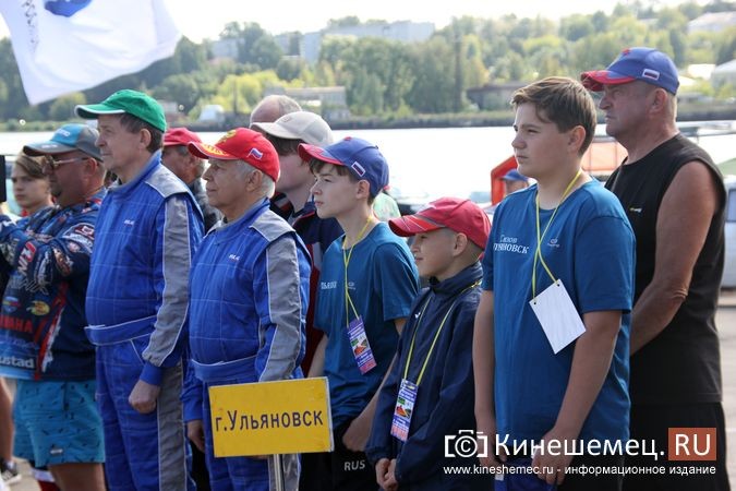Самые яркие моменты водно-моторных соревнований в Кинешме фото 7
