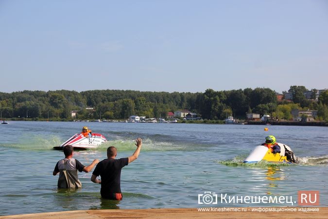 Самые яркие моменты водно-моторных соревнований в Кинешме фото 72