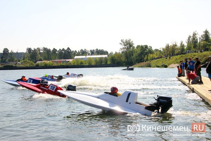 Самые яркие моменты водно-моторных соревнований в Кинешме фото 56