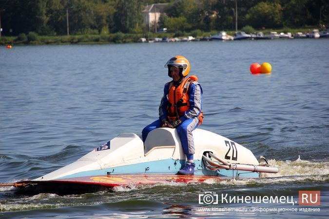 Самые яркие моменты водно-моторных соревнований в Кинешме фото 70