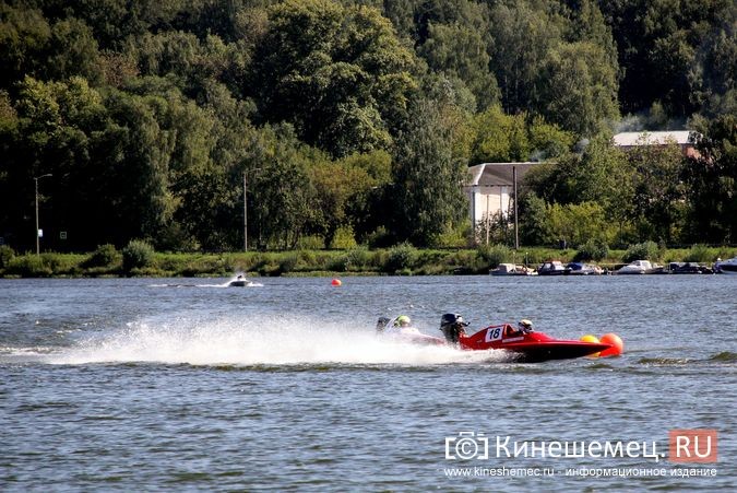 Самые яркие моменты водно-моторных соревнований в Кинешме фото 61