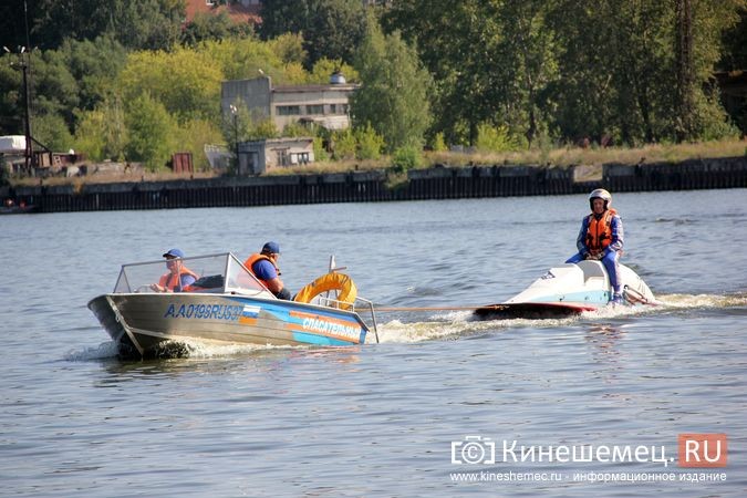 Самые яркие моменты водно-моторных соревнований в Кинешме фото 69