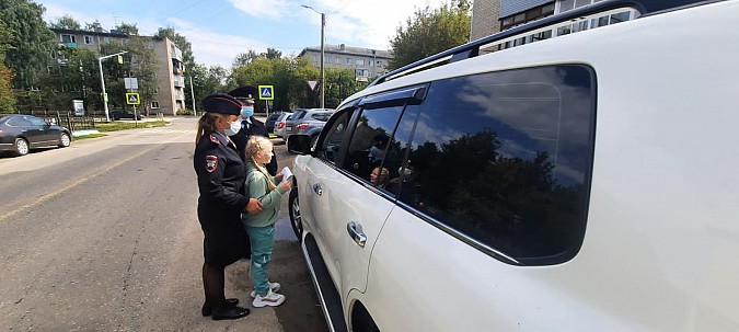 Депутат Владимир Любимов совместно с ГИБДД и родителями провел акцию «Внимание – дети!» фото 4