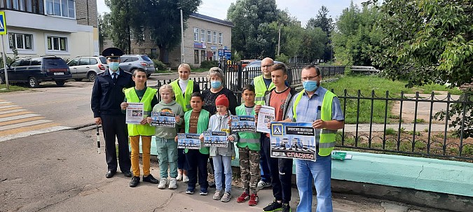 Депутат Владимир Любимов совместно с ГИБДД и родителями провел акцию «Внимание – дети!» фото 7