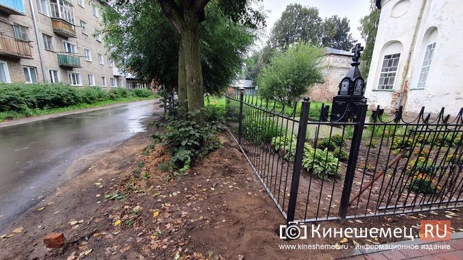 В Кинешме православных заставили убрать забор, которым они отгородили храм от вандалов фото 4