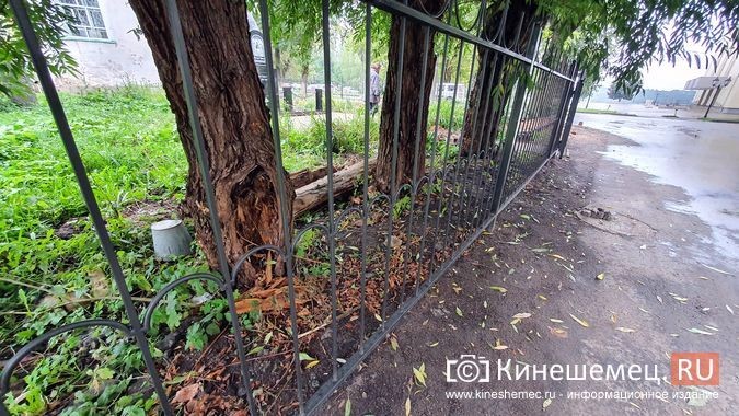 В Кинешме православных заставили убрать забор, которым они отгородили храм от вандалов фото 5