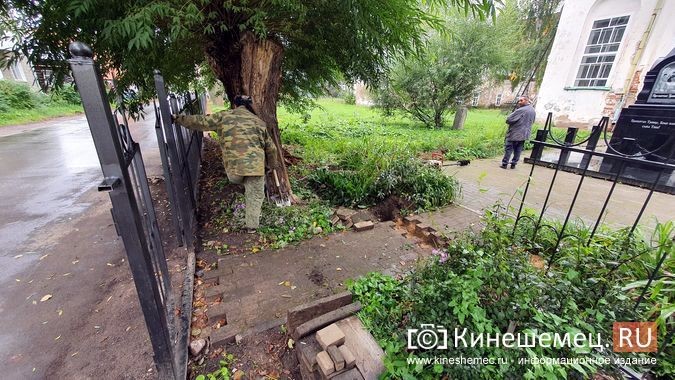 В Кинешме православных заставили убрать забор, которым они отгородили храм от вандалов фото 3