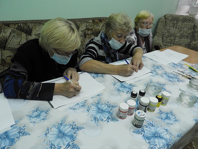 В Кинешме прошел мастер-класс по ручной росписи эко-сумок и изделий из ткани фото 5
