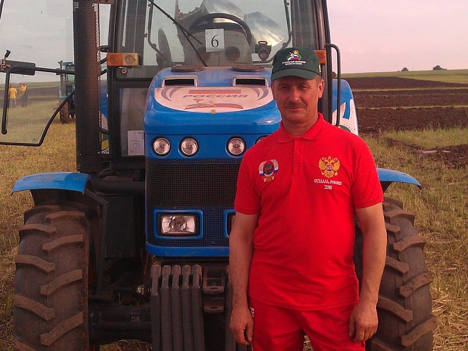 Шуйский тракторист принимает участие в отборочном этапе 67-го Чемпионата мира по пахоте фото 2