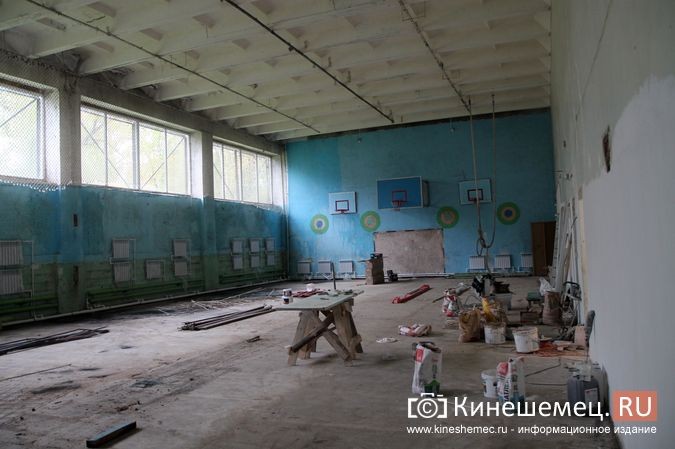 В трех кинешемских школах ремонтируют спортивные залы фото 17