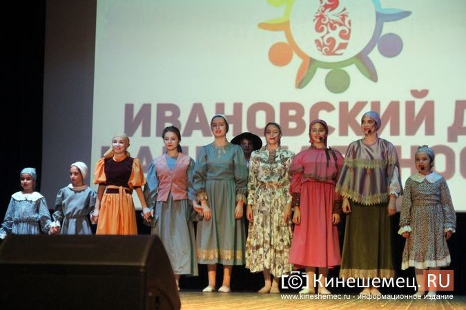 В честь Дня туризма в Кинешме показали мюзикл «По странам и континентам» фото 11