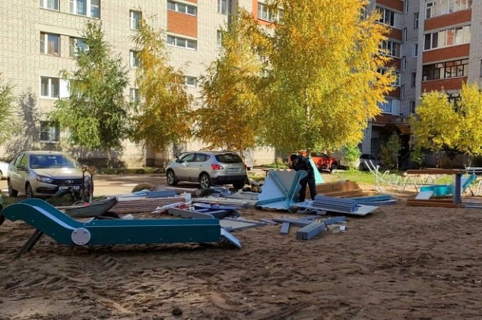 На улице Гагарина устанавливают современную детскую площадку фото 4