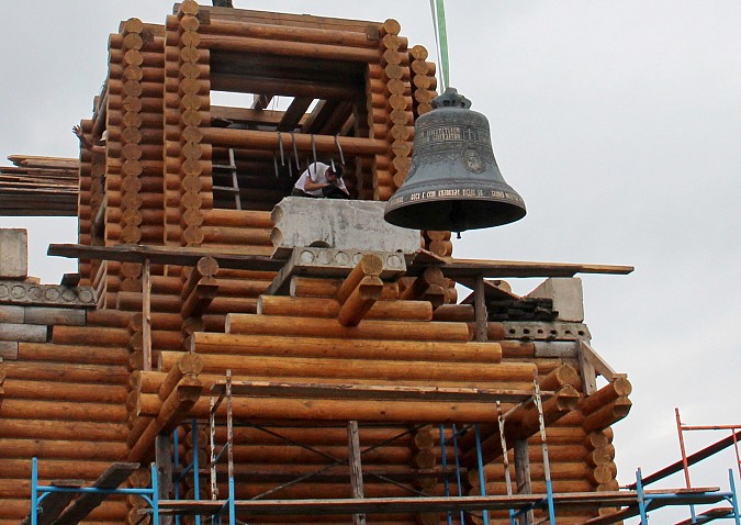 В Заволжском районе освятили кресты на купола строящегося храма фото 4