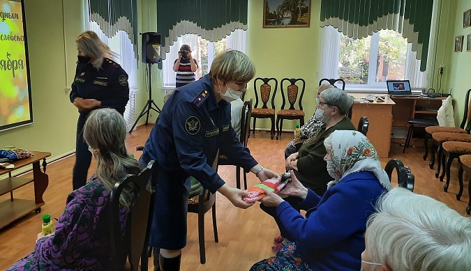 Осужденные колонии №3 УФСИН России по Ивановской области изготовили подарки для пожилых людей фото 5