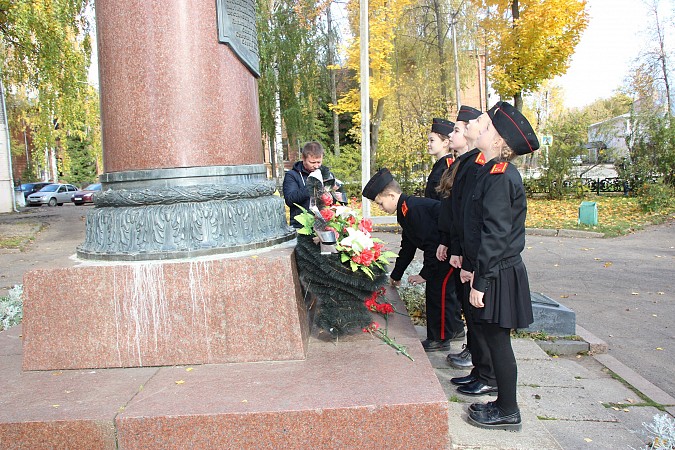 В Кинешме в память Маршала А.М.Василевского возложили цветы к бюстам, установленным в его честь фото 3