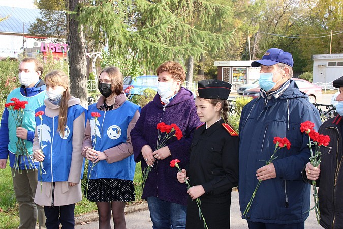 В Кинешме в память Маршала А.М.Василевского возложили цветы к бюстам, установленным в его честь фото 7