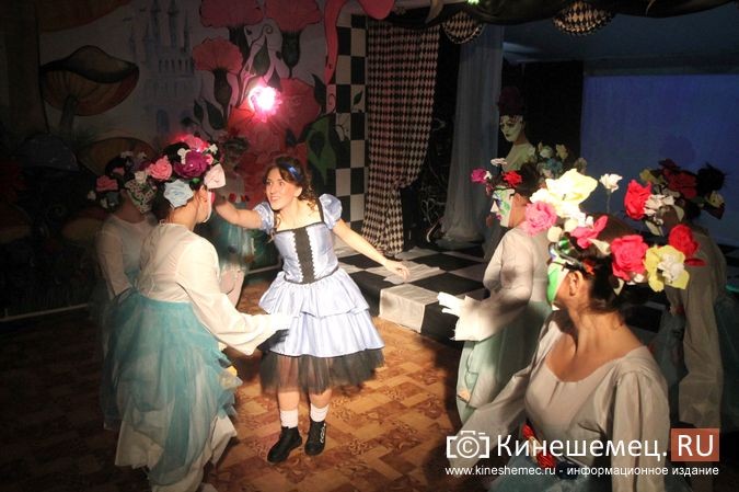 В Кинешемской женской колонии поставили мюзикл с шикарными костюмами фото 11