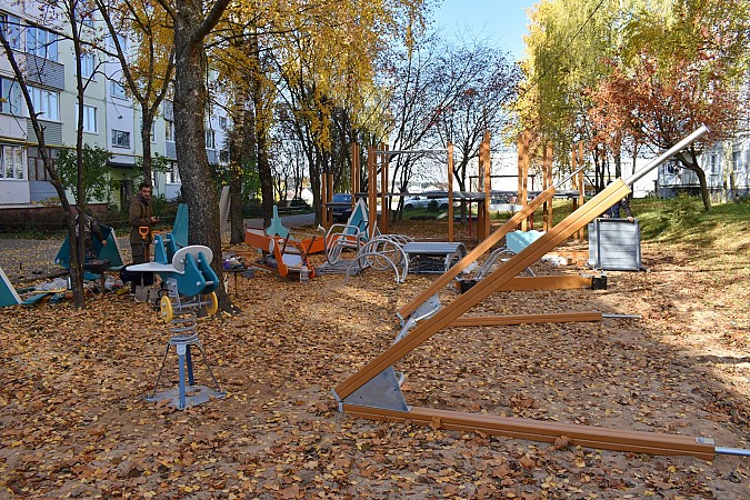 В разных микрорайонах Кинешмы устанавливают детские и спортивные площадки фото 3