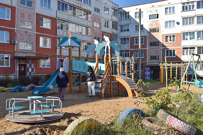 В разных микрорайонах Кинешмы устанавливают детские и спортивные площадки фото 11