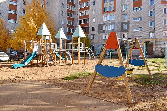В разных микрорайонах Кинешмы устанавливают детские и спортивные площадки фото 2