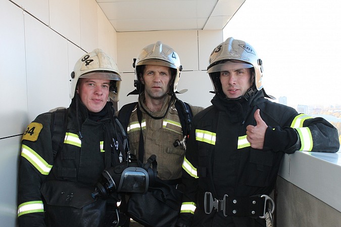 Огнеборец из Кинешмы обогнал лифт в полной боевой экипировке фото 4