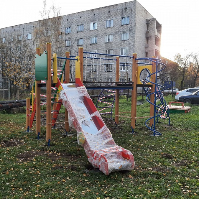 Во дворах Кинешмы установили детские площадки по наказам депутатам от КПРФ фото 3
