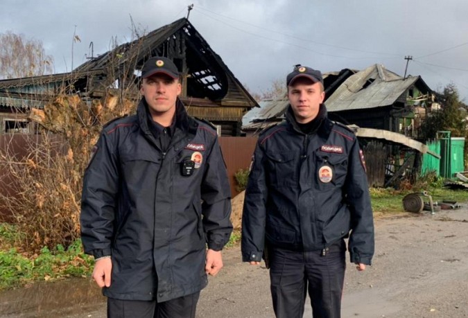 В Ивановской области сотрудники патрульно-постовой службы предотвратили гибель людей на пожаре фото 4