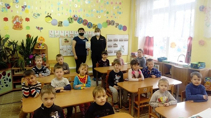 В Кинешме сотрудники Госавтоинспекции провели занятия по безопасности ПДД для детей фото 3