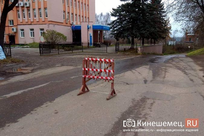 В Кинешме под окнами налоговой инспекции прорвало водопроводную трубу фото 2